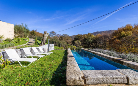 La piscina tiene 10 metros, así que podremos nadar!